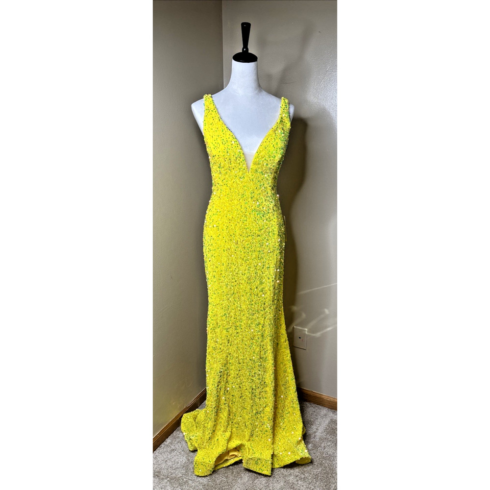 Witness of Love Evening Gown Size 14 Yellow Fully Beaded Sequin V-Neck Formal
